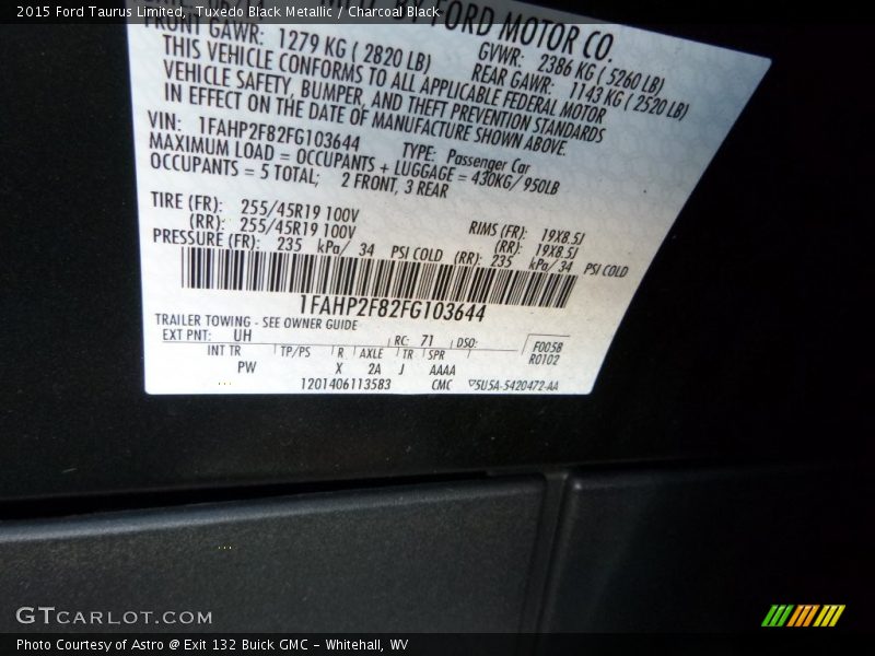 Tuxedo Black Metallic / Charcoal Black 2015 Ford Taurus Limited