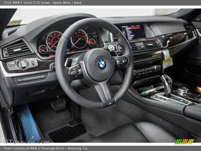 Alpine White / Black 2016 BMW 5 Series 528i Sedan