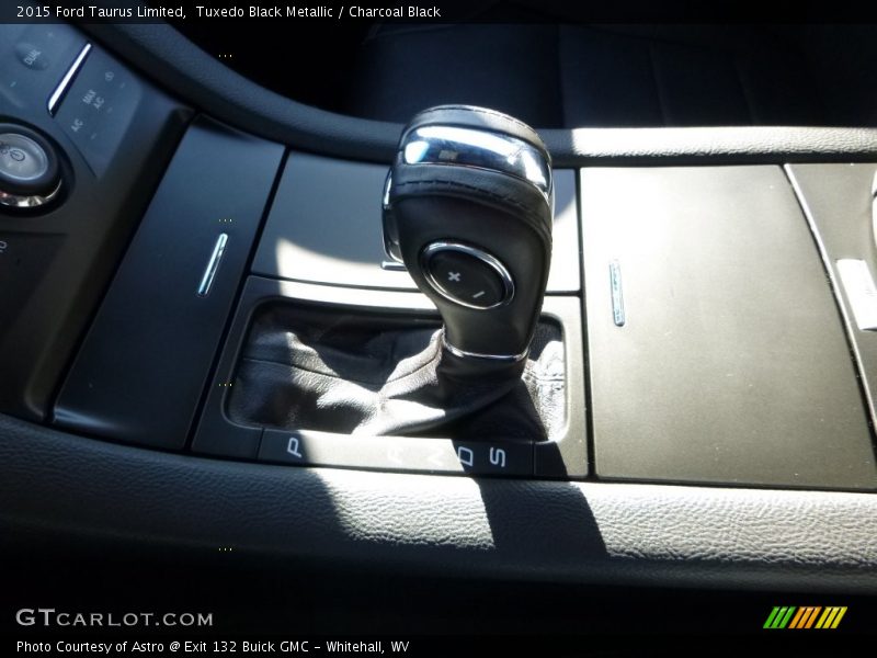 Tuxedo Black Metallic / Charcoal Black 2015 Ford Taurus Limited