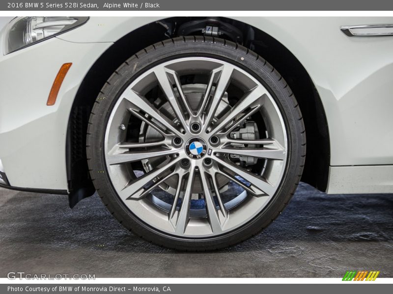 Alpine White / Black 2016 BMW 5 Series 528i Sedan