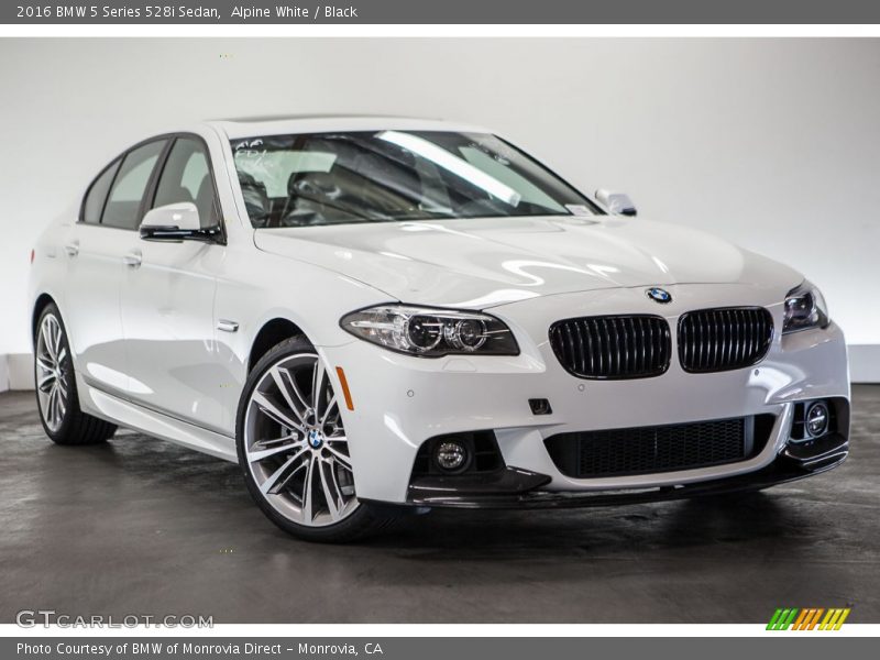Front 3/4 View of 2016 5 Series 528i Sedan