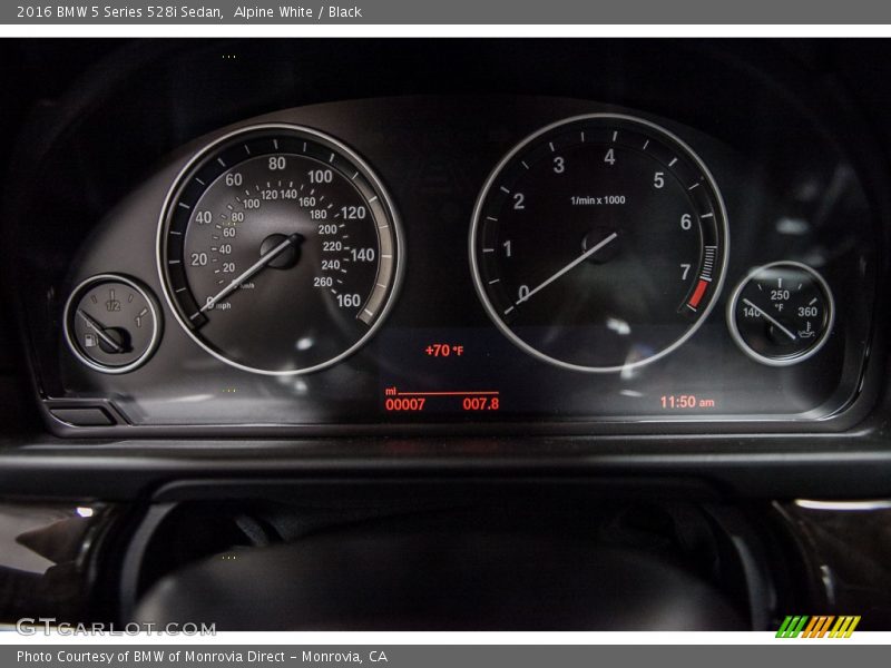 Alpine White / Black 2016 BMW 5 Series 528i Sedan