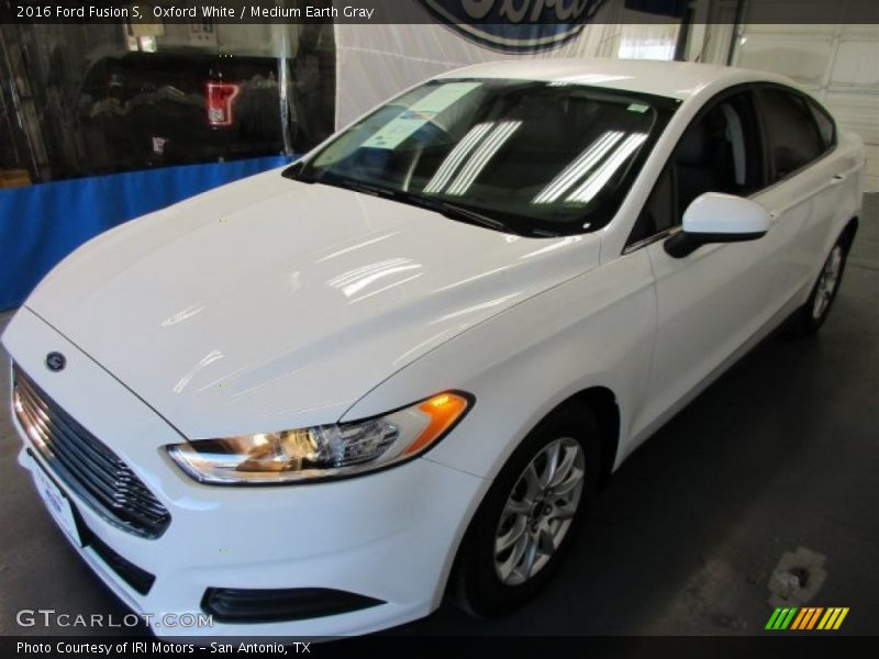 Oxford White / Medium Earth Gray 2016 Ford Fusion S