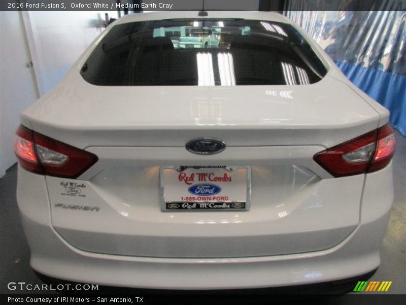 Oxford White / Medium Earth Gray 2016 Ford Fusion S
