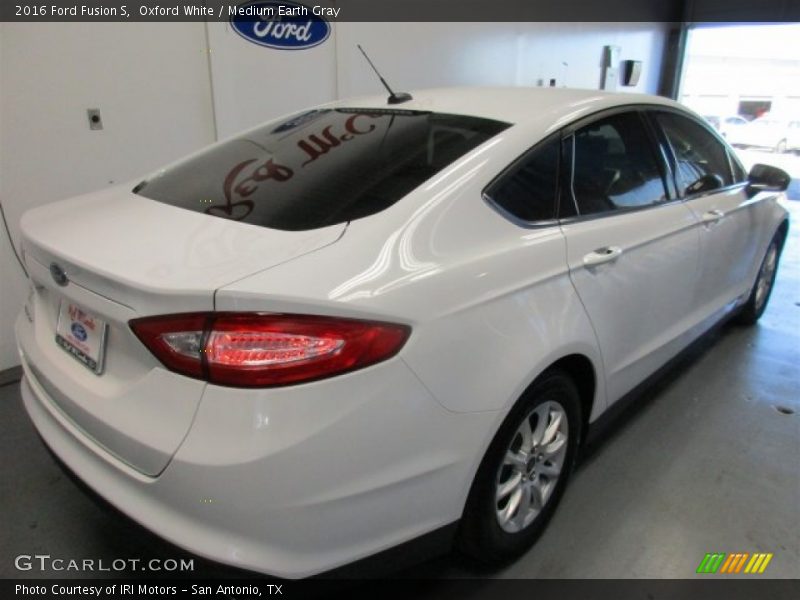 Oxford White / Medium Earth Gray 2016 Ford Fusion S