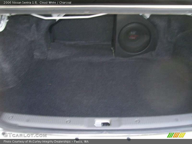 Cloud White / Charcoal 2006 Nissan Sentra 1.8