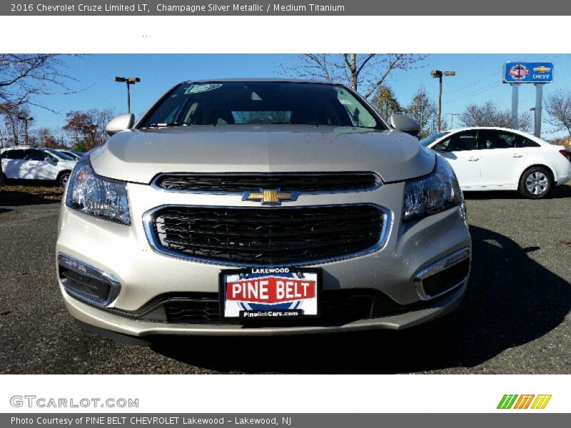 Champagne Silver Metallic / Medium Titanium 2016 Chevrolet Cruze Limited LT