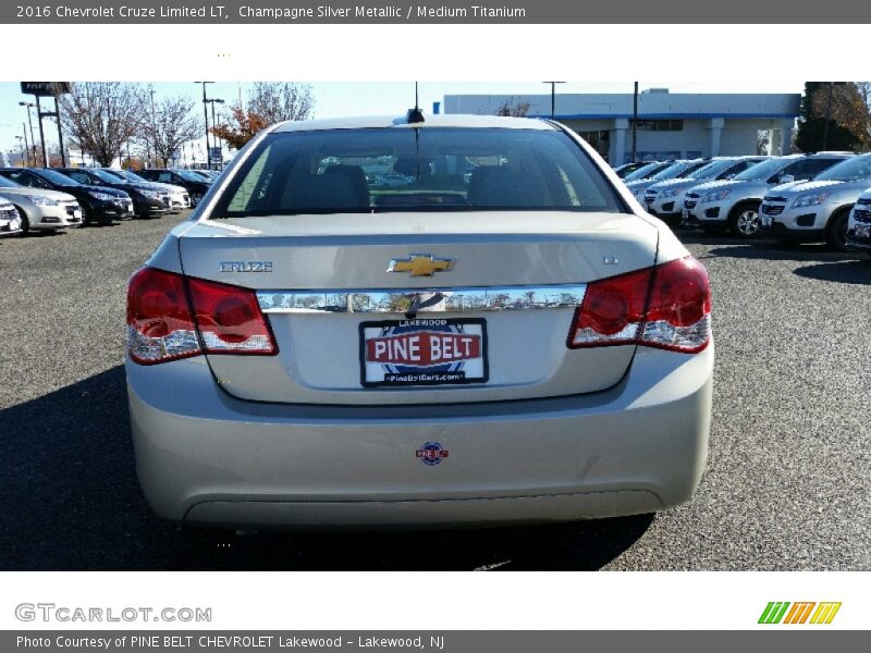 Champagne Silver Metallic / Medium Titanium 2016 Chevrolet Cruze Limited LT