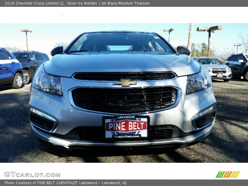 Silver Ice Metallic / Jet Black/Medium Titanium 2016 Chevrolet Cruze Limited LS