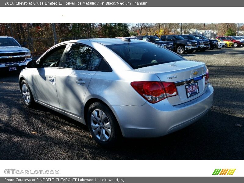 Silver Ice Metallic / Jet Black/Medium Titanium 2016 Chevrolet Cruze Limited LS