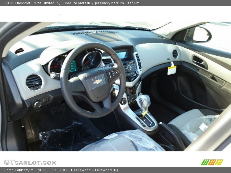 Silver Ice Metallic / Jet Black/Medium Titanium 2016 Chevrolet Cruze Limited LS