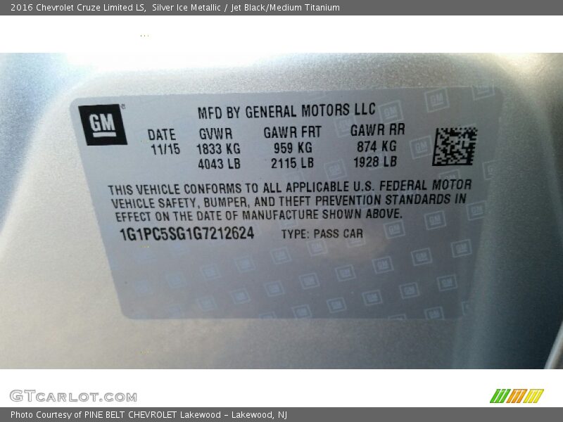 Silver Ice Metallic / Jet Black/Medium Titanium 2016 Chevrolet Cruze Limited LS