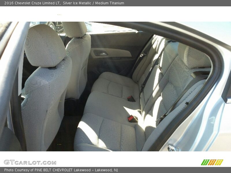 Silver Ice Metallic / Medium Titanium 2016 Chevrolet Cruze Limited LT