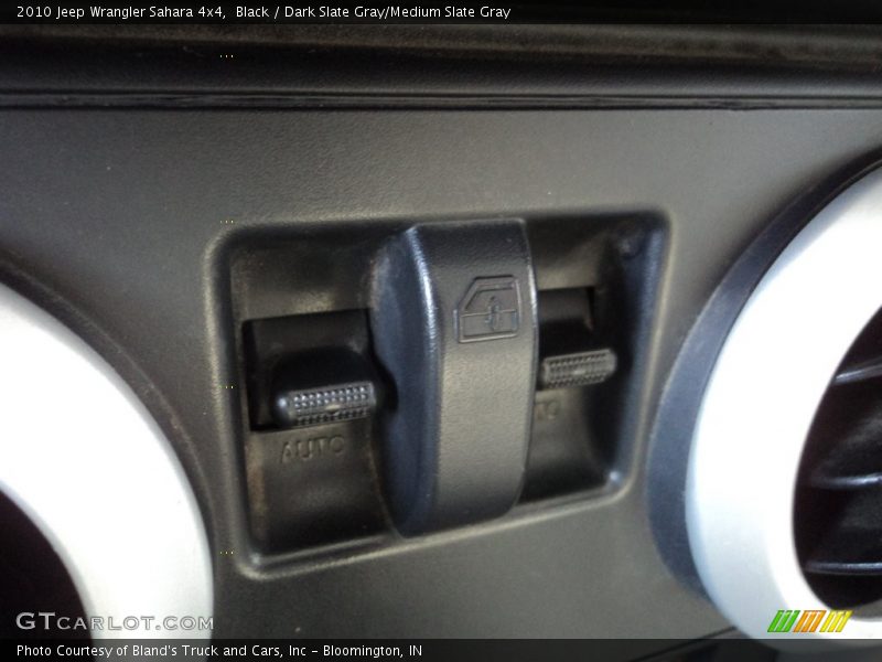 Black / Dark Slate Gray/Medium Slate Gray 2010 Jeep Wrangler Sahara 4x4