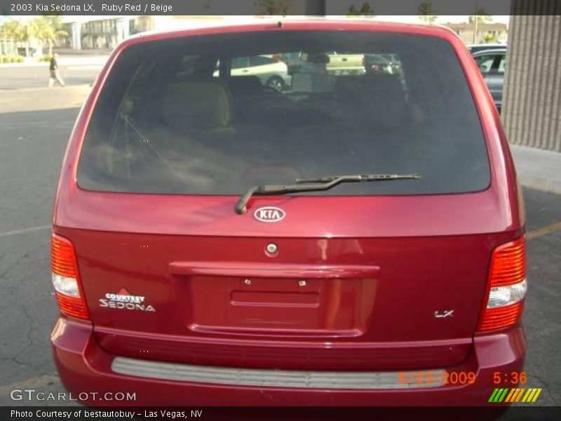 Ruby Red / Beige 2003 Kia Sedona LX