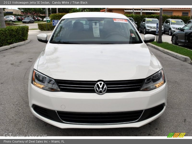 Candy White / Titan Black 2013 Volkswagen Jetta SE Sedan