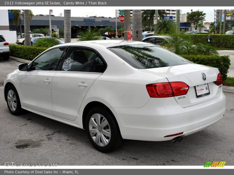 Candy White / Titan Black 2013 Volkswagen Jetta SE Sedan