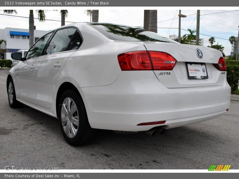 Candy White / Titan Black 2013 Volkswagen Jetta SE Sedan