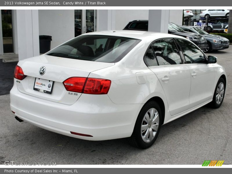 Candy White / Titan Black 2013 Volkswagen Jetta SE Sedan