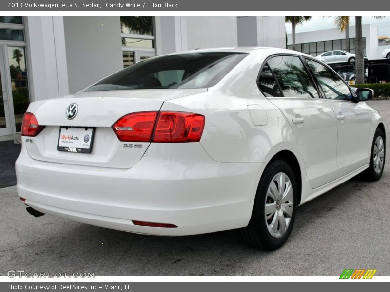 Candy White / Titan Black 2013 Volkswagen Jetta SE Sedan