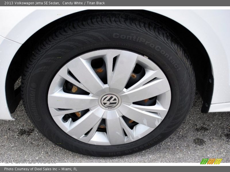 Candy White / Titan Black 2013 Volkswagen Jetta SE Sedan