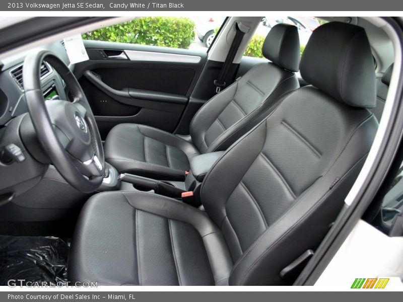 Candy White / Titan Black 2013 Volkswagen Jetta SE Sedan
