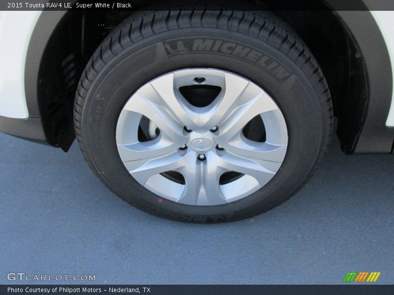 Super White / Black 2015 Toyota RAV4 LE