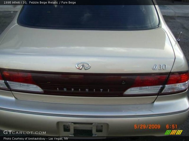 Pebble Beige Metallic / Pure Beige 1998 Infiniti I 30