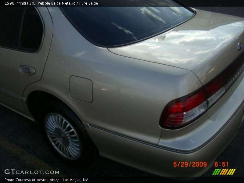 Pebble Beige Metallic / Pure Beige 1998 Infiniti I 30