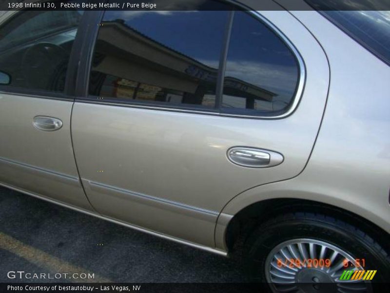 Pebble Beige Metallic / Pure Beige 1998 Infiniti I 30