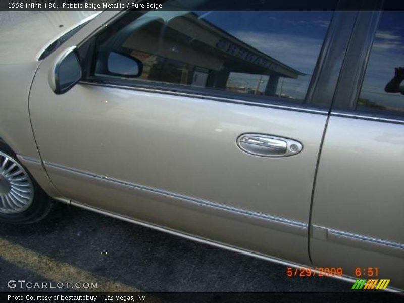 Pebble Beige Metallic / Pure Beige 1998 Infiniti I 30