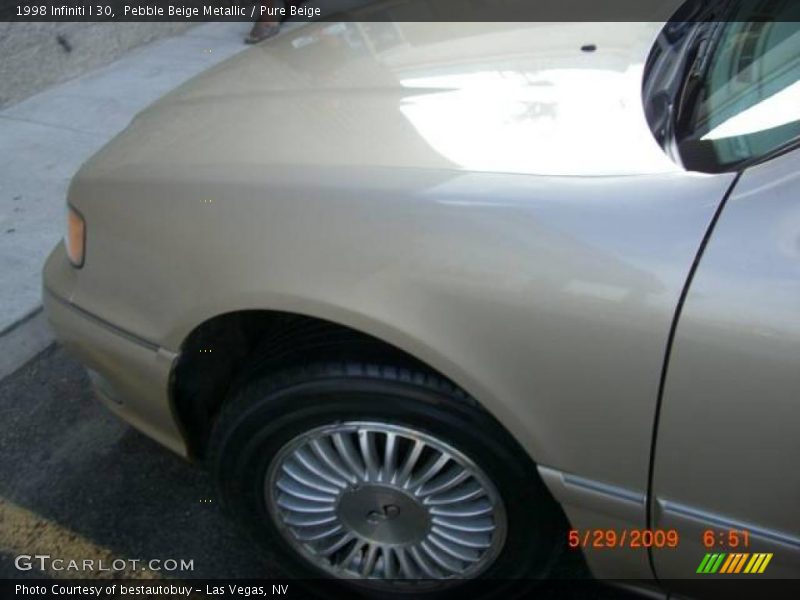 Pebble Beige Metallic / Pure Beige 1998 Infiniti I 30