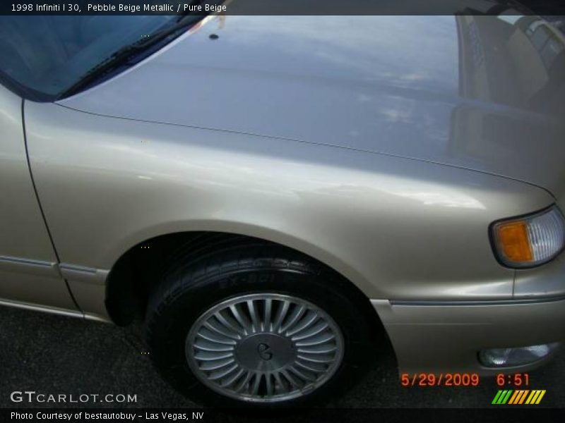 Pebble Beige Metallic / Pure Beige 1998 Infiniti I 30