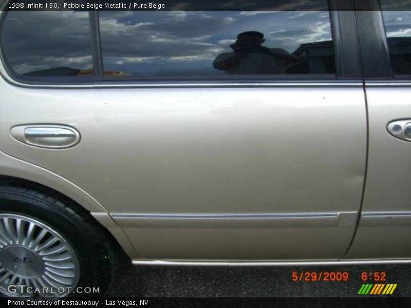 Pebble Beige Metallic / Pure Beige 1998 Infiniti I 30