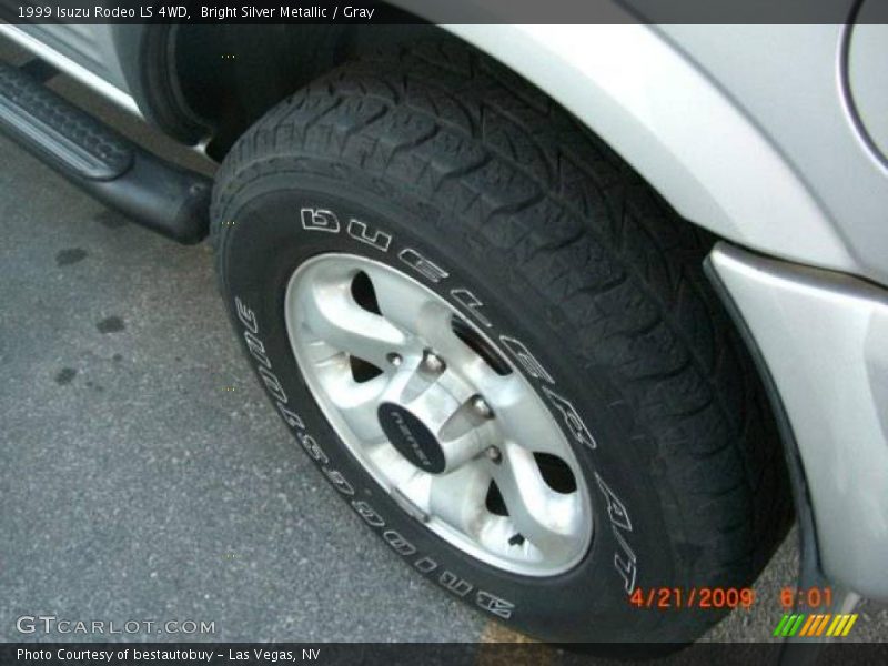 Bright Silver Metallic / Gray 1999 Isuzu Rodeo LS 4WD