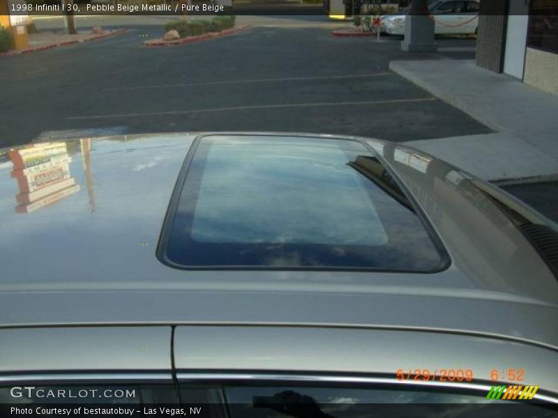 Pebble Beige Metallic / Pure Beige 1998 Infiniti I 30