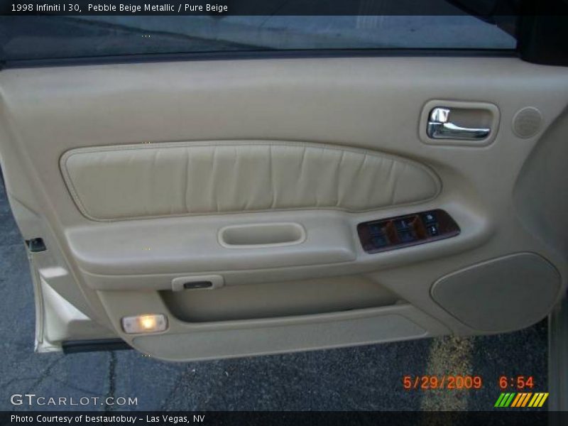 Pebble Beige Metallic / Pure Beige 1998 Infiniti I 30