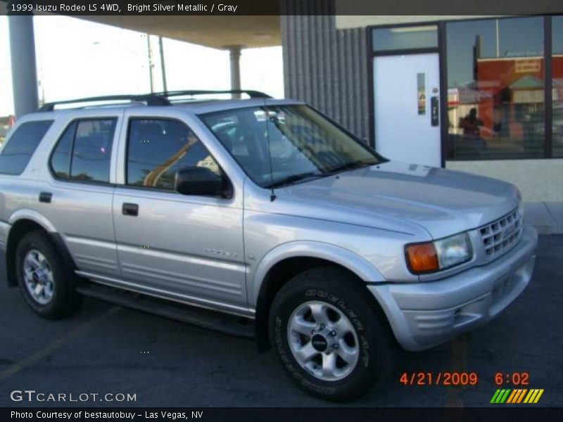 Bright Silver Metallic / Gray 1999 Isuzu Rodeo LS 4WD