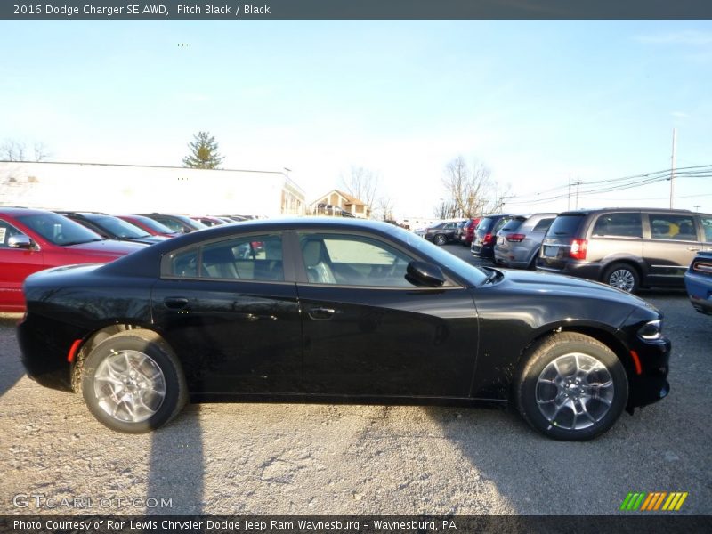 Pitch Black / Black 2016 Dodge Charger SE AWD