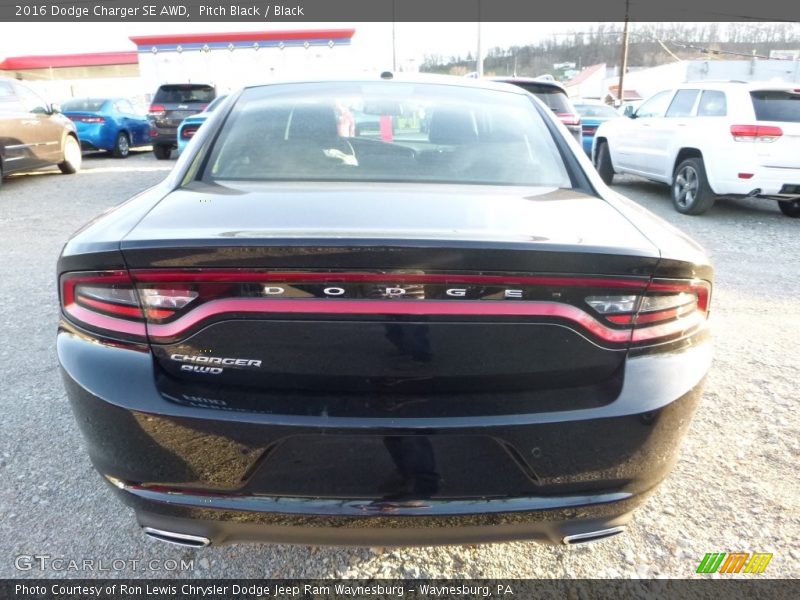Pitch Black / Black 2016 Dodge Charger SE AWD