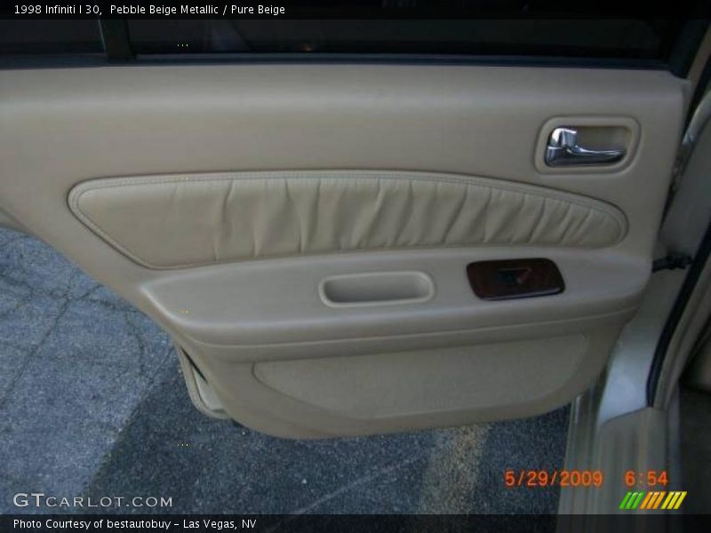 Pebble Beige Metallic / Pure Beige 1998 Infiniti I 30