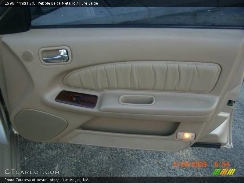 Pebble Beige Metallic / Pure Beige 1998 Infiniti I 30