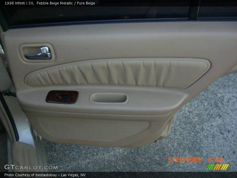 Pebble Beige Metallic / Pure Beige 1998 Infiniti I 30