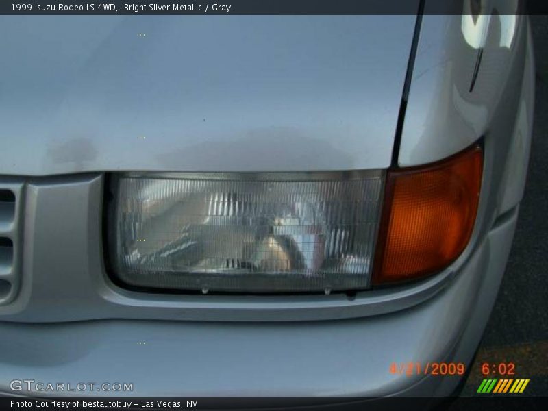 Bright Silver Metallic / Gray 1999 Isuzu Rodeo LS 4WD