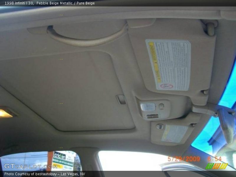 Pebble Beige Metallic / Pure Beige 1998 Infiniti I 30