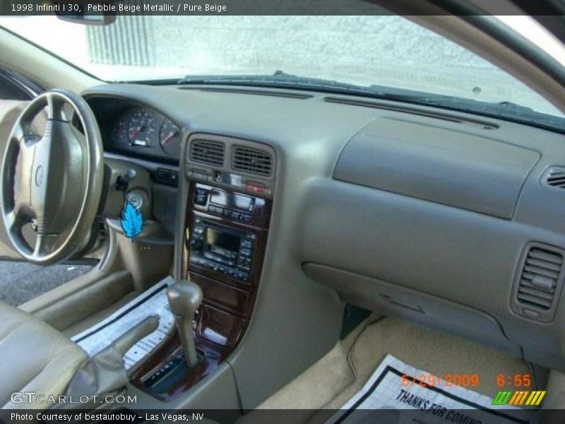 Pebble Beige Metallic / Pure Beige 1998 Infiniti I 30