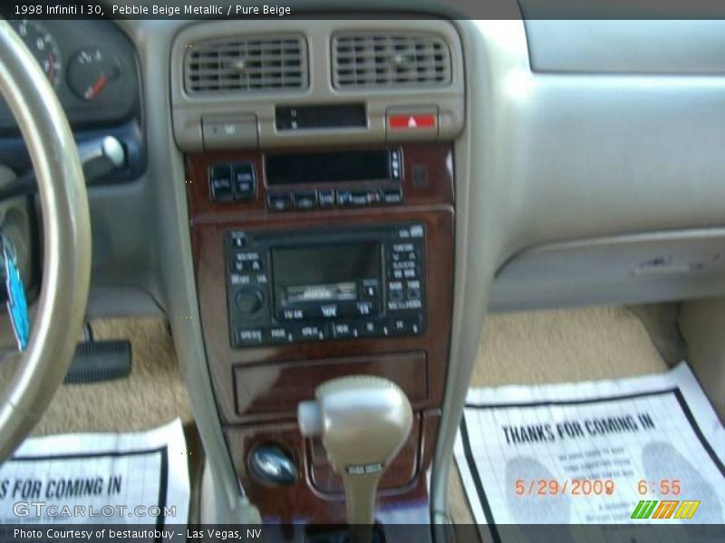 Pebble Beige Metallic / Pure Beige 1998 Infiniti I 30
