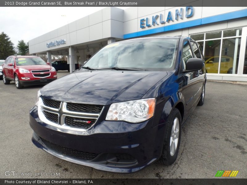Blue Streak Pearl / Black/Light Graystone 2013 Dodge Grand Caravan SE