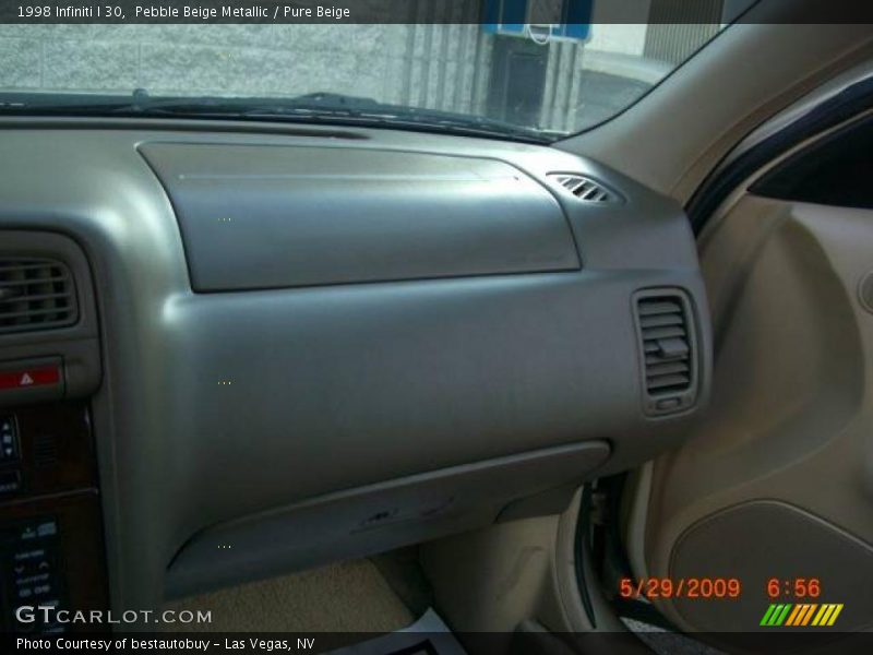 Pebble Beige Metallic / Pure Beige 1998 Infiniti I 30