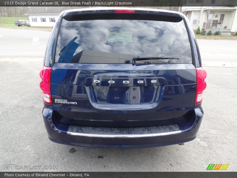 Blue Streak Pearl / Black/Light Graystone 2013 Dodge Grand Caravan SE